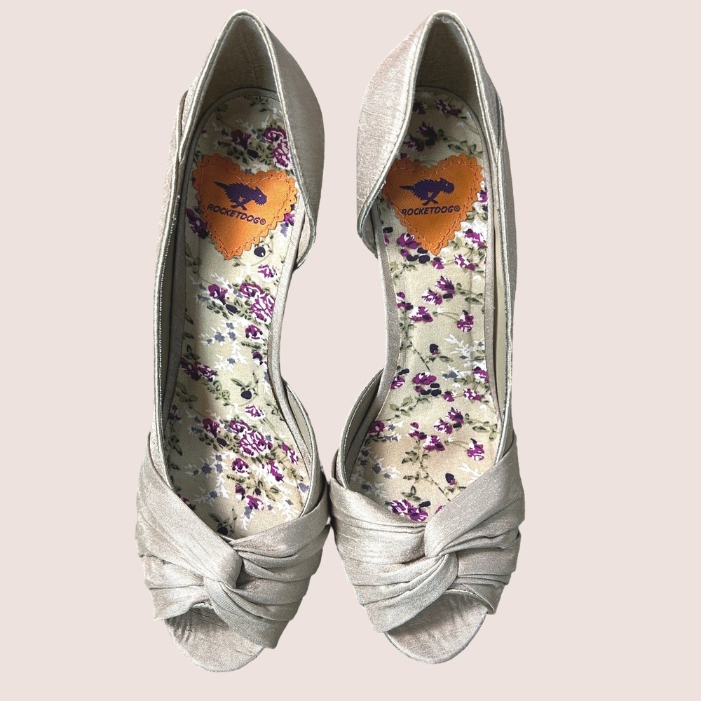 Rocket Dog Ownit Thai Silk Gold Peep Toe Heels Size 8M D'Orsay Pumps